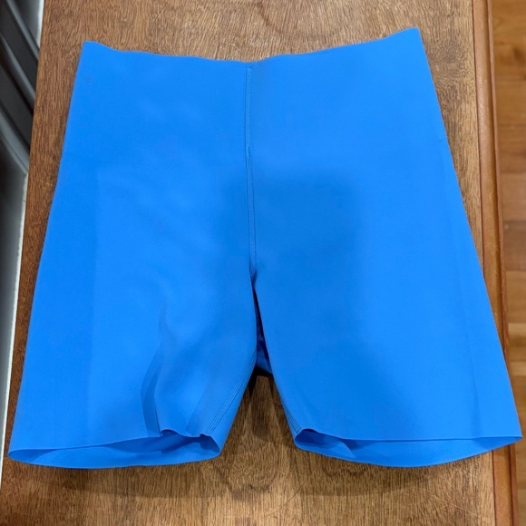 Lululemon Glow Up Super-High-Rise Short 6" Pool Party - Picture 6 of 8